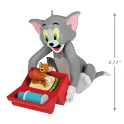 Hallmark Tom And Jerry™ What's For Lunch? Ornament -Ornament Shop Tom and Jerry Lunch Box Keepsake Ornament 1899QXI6059 03